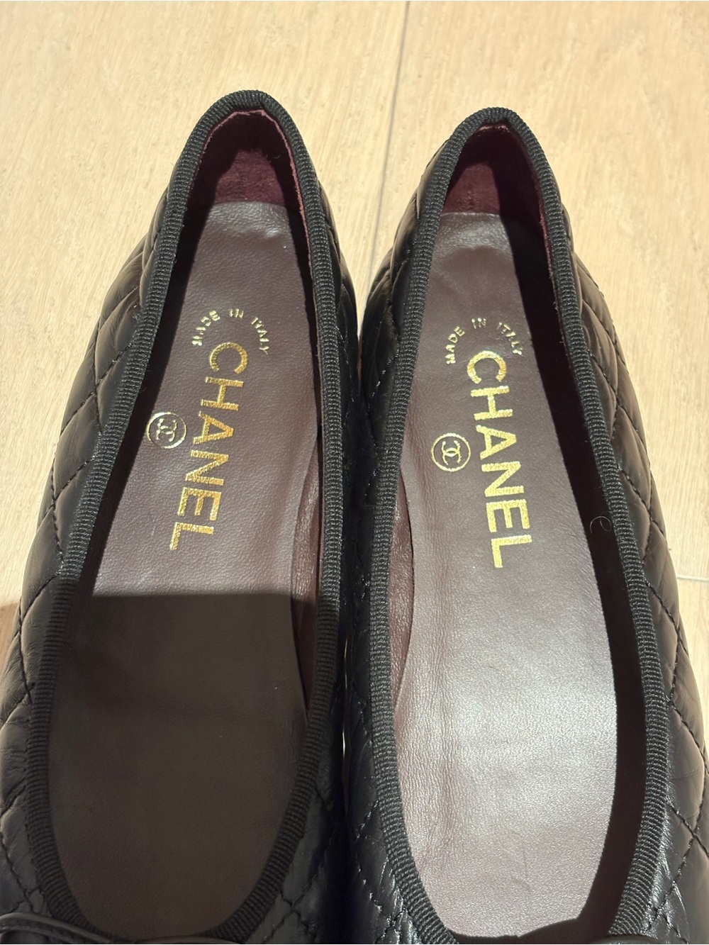 CHANEL Black Quilted Leather Ballet Flats with CC Medallion - Picture 2 of 4
